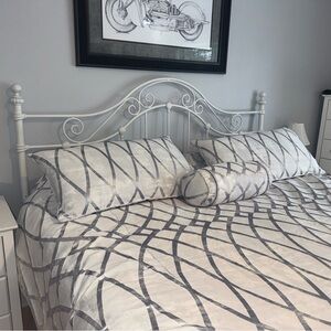 Hotel Collection Silver and White Comforter Set